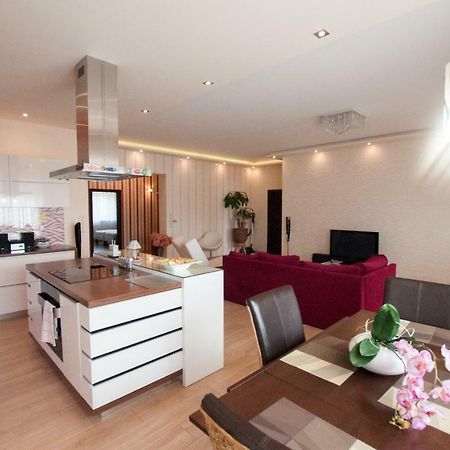Prestige Apartment Комарно Экстерьер фото